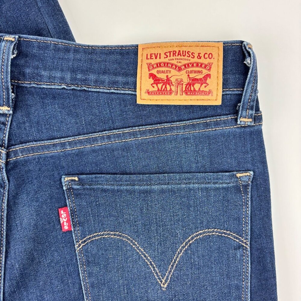 Levis Cropped Denim Jeans Womens Size 28 Blue Tapered Leg Mid Rise Cuffed Hem - Picture 7 of 9